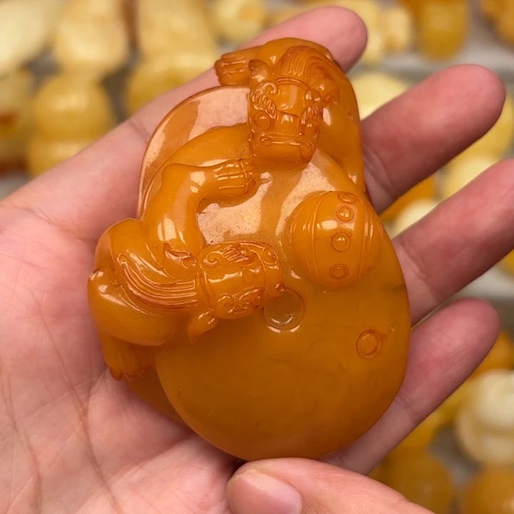 琥珀未镶嵌颈饰蜜蜡