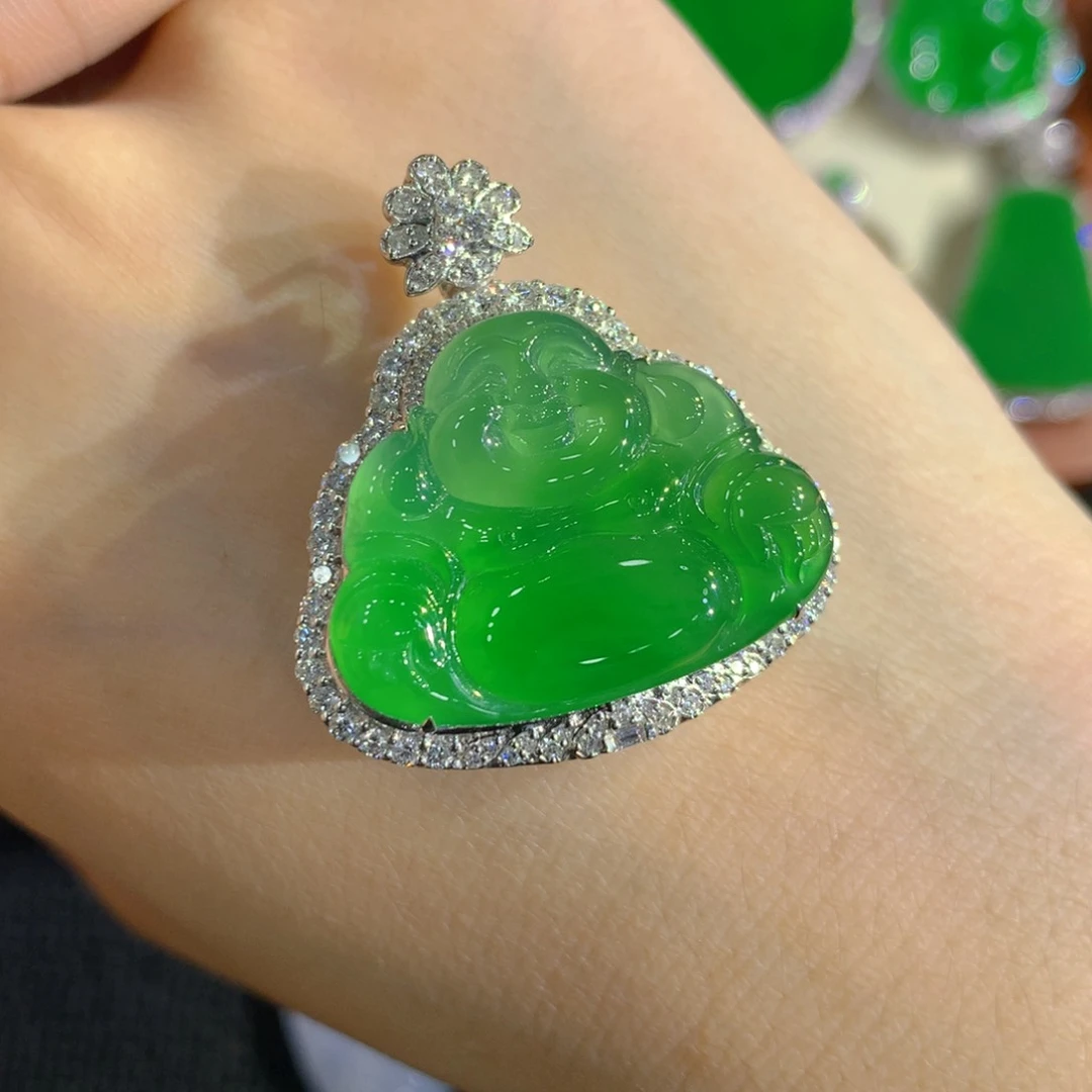 颈饰18K金镶嵌翡翠