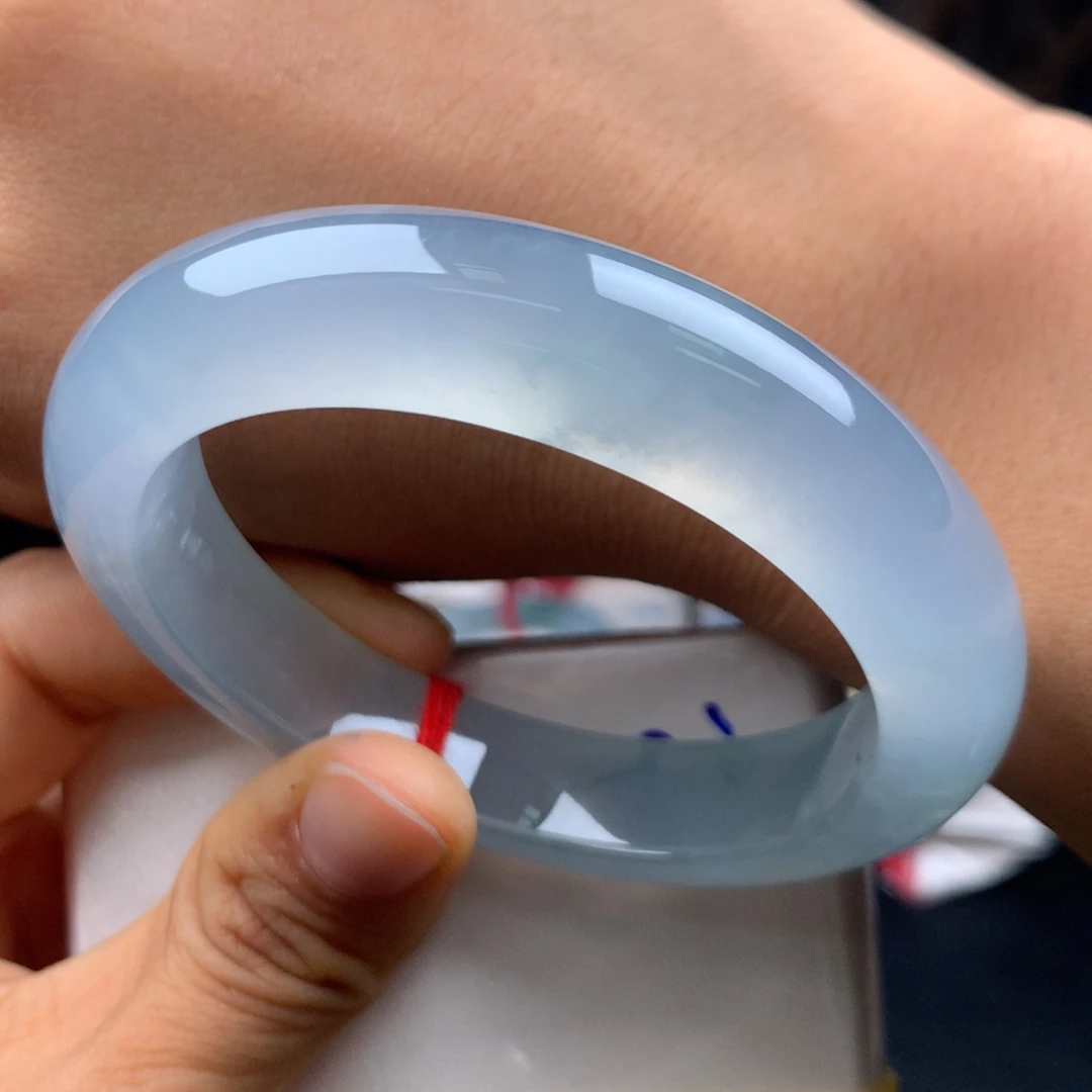 翡翠未镶嵌手镯冰蓝起光