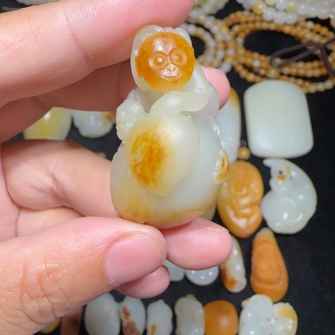 简***点颈饰未镶嵌和田玉