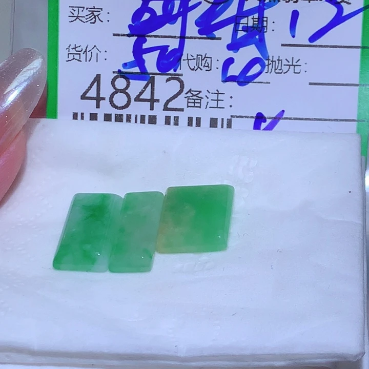甜***贝翡翠未镶嵌颈饰fgh