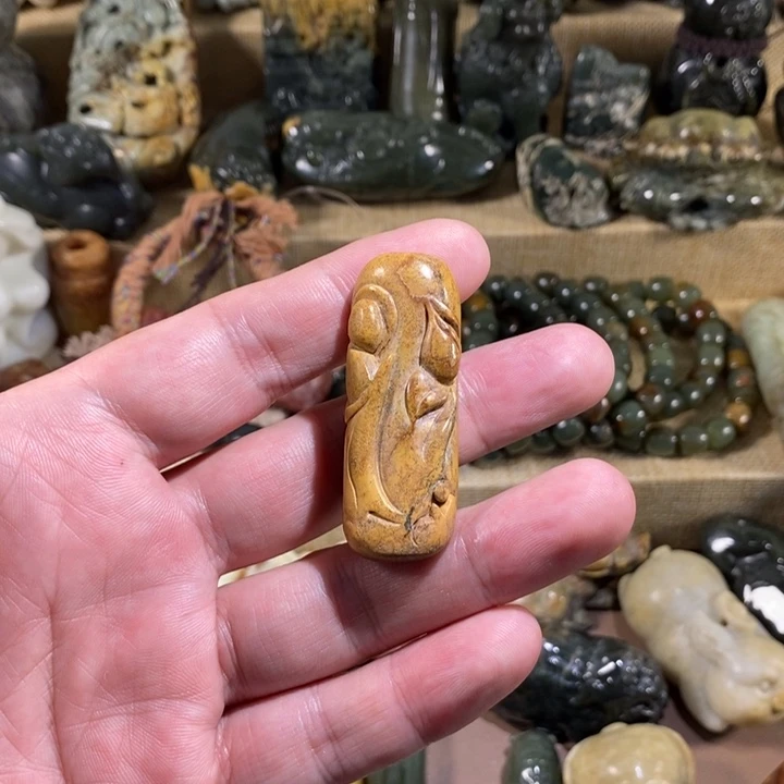 未镶嵌透闪石质玉挂件