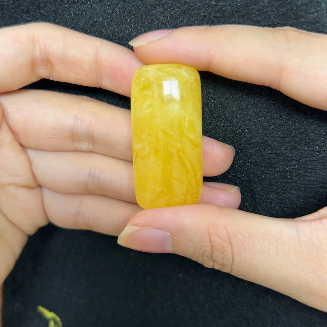 未镶嵌琥珀珠宝奇石