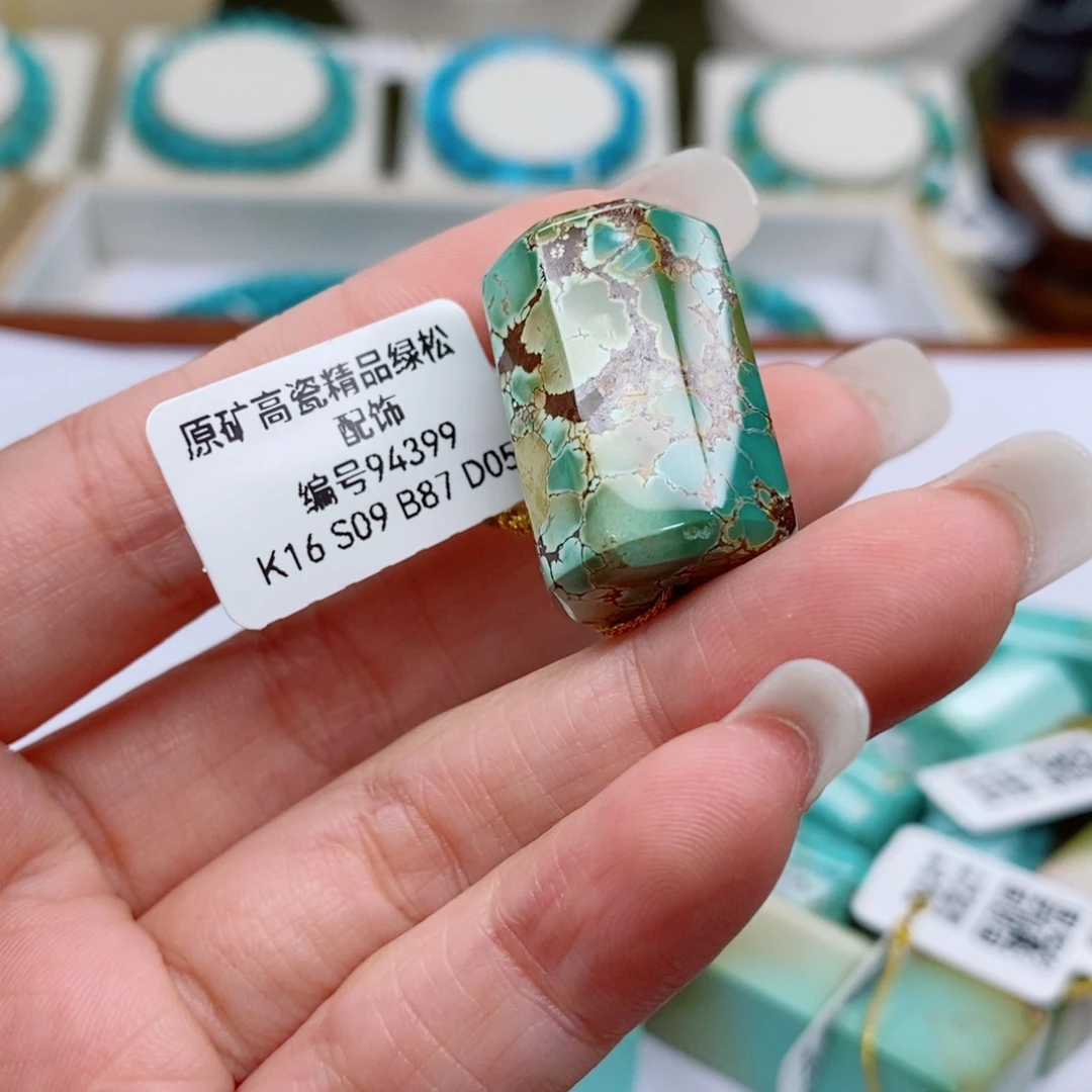 绿松石未镶嵌珠宝奇石