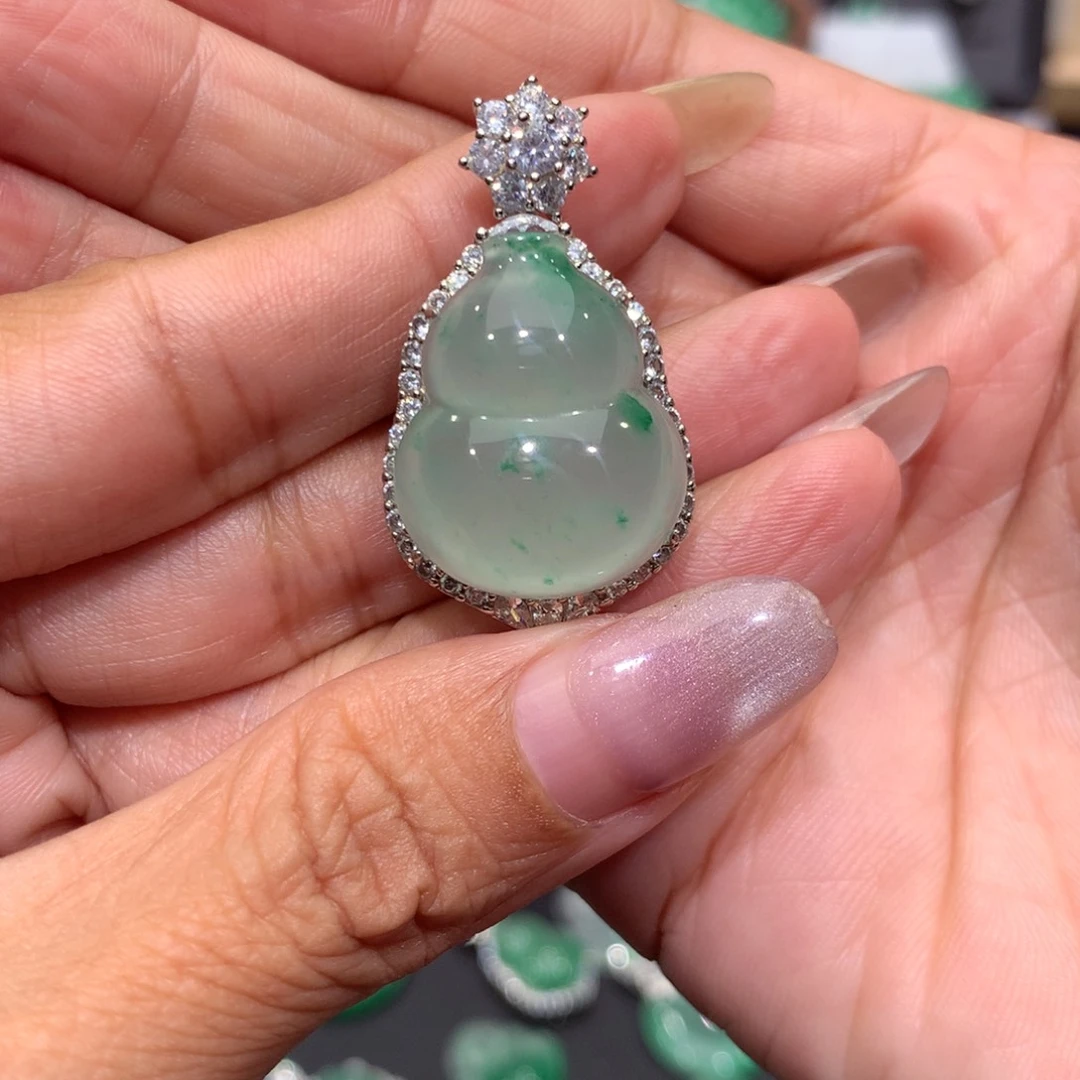 颈饰银S925镶嵌石英质玉（非洲翠）