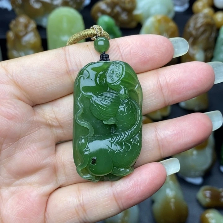 颈饰未镶嵌和田玉（碧玉）