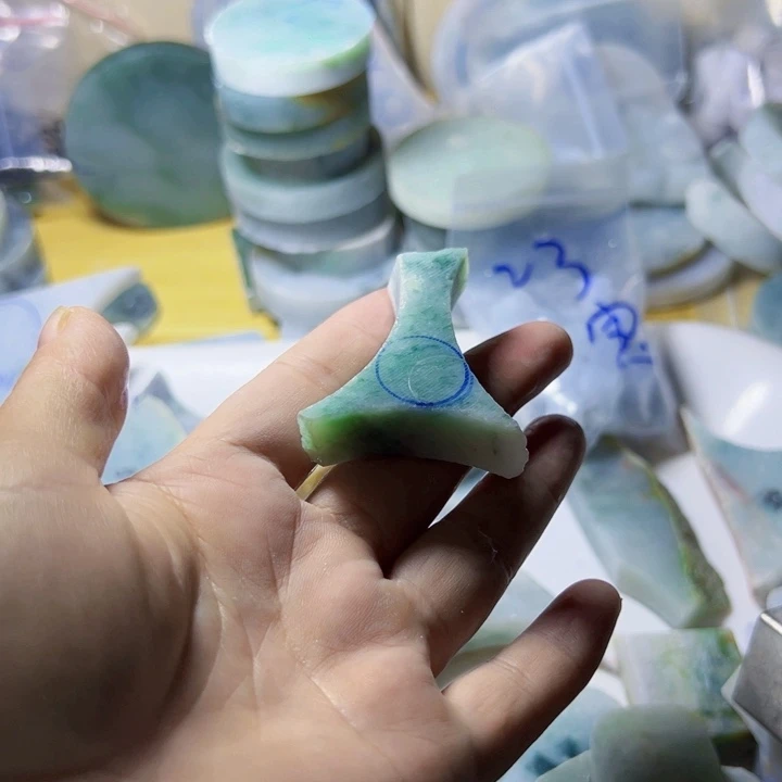 颈饰未镶嵌翡翠翡翠小料