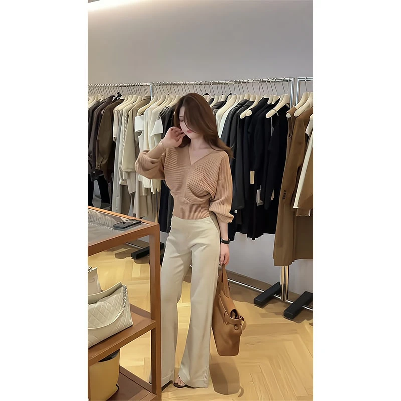 韩系温柔风V领蝙蝠袖针织衫高级感气质收腰显瘦短款上衣直筒裤
