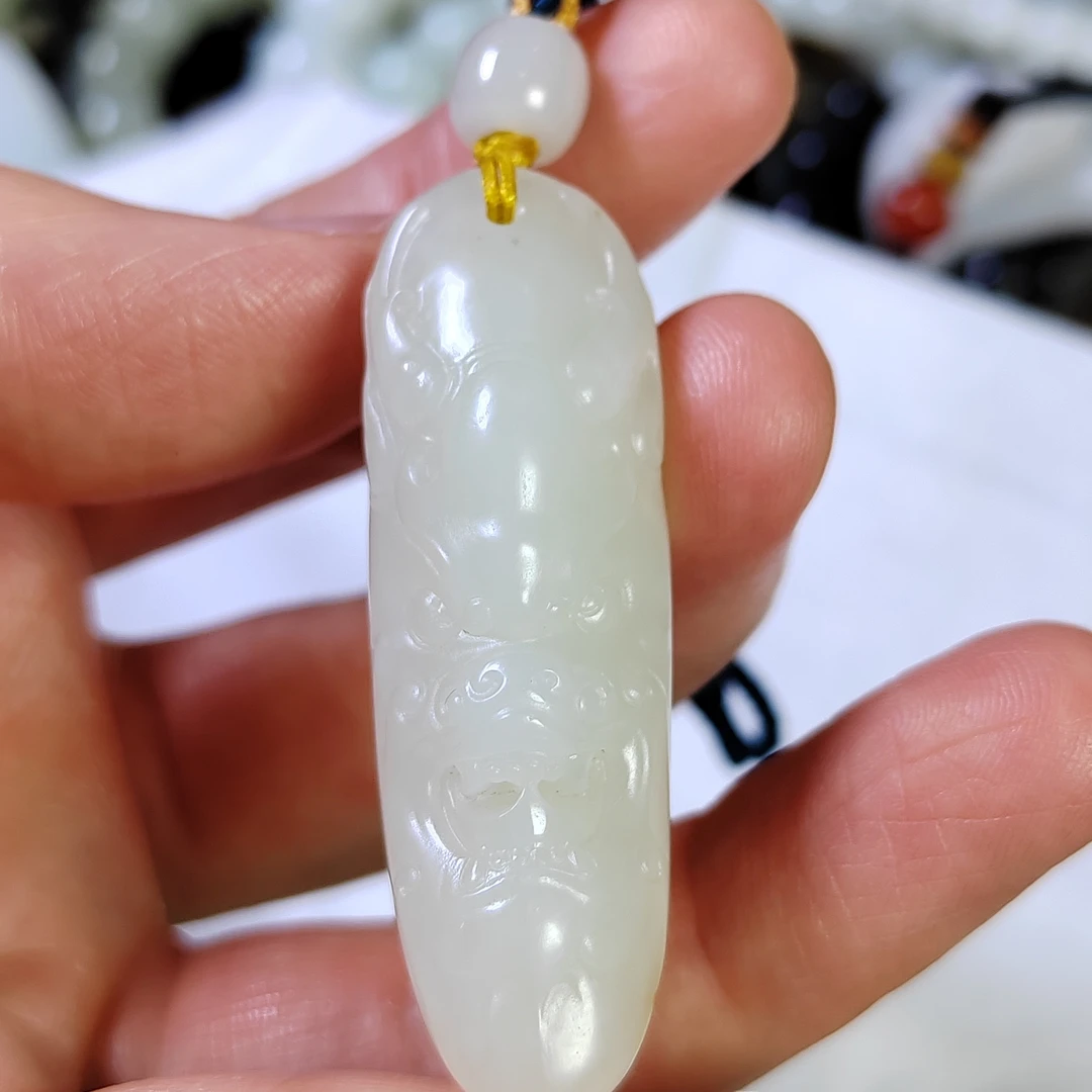 新疆和田玉 龙纹挂件 青白色 苏工玉雕 油性极好