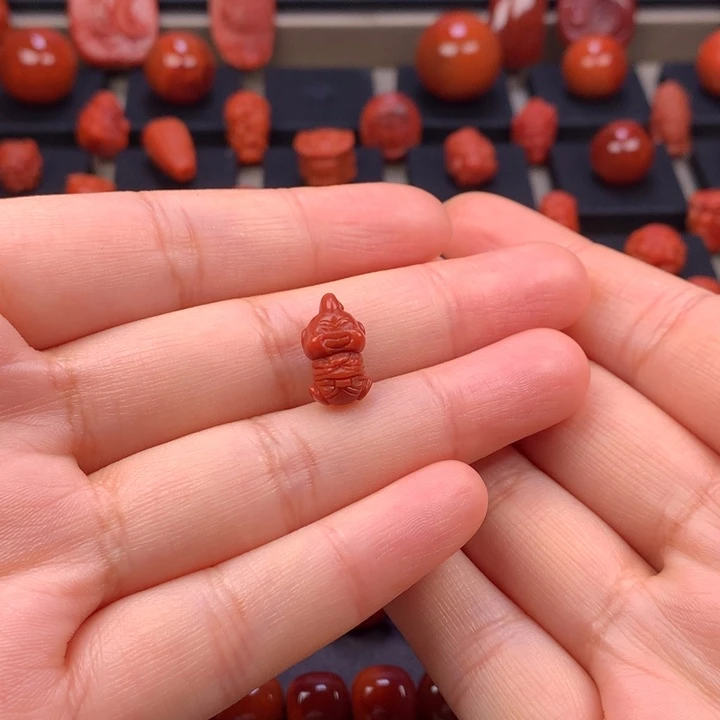 南红玛瑙未镶嵌萌宠7MM+