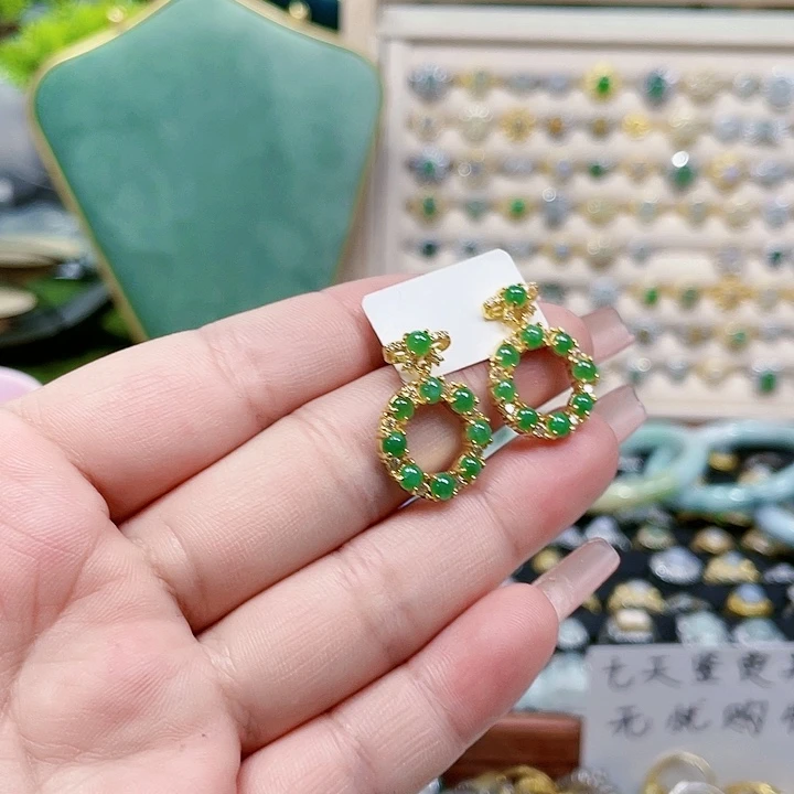翡翠手镯未镶嵌天然翡翠