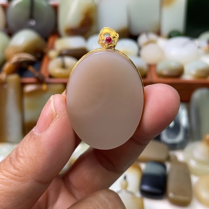 和田玉18K金镶嵌颈饰