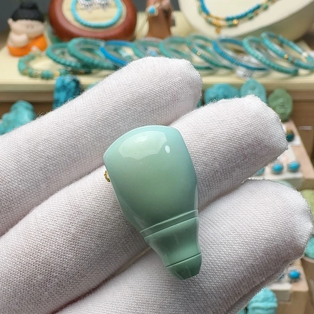 绿松石未镶嵌高瓷绿三通13.4