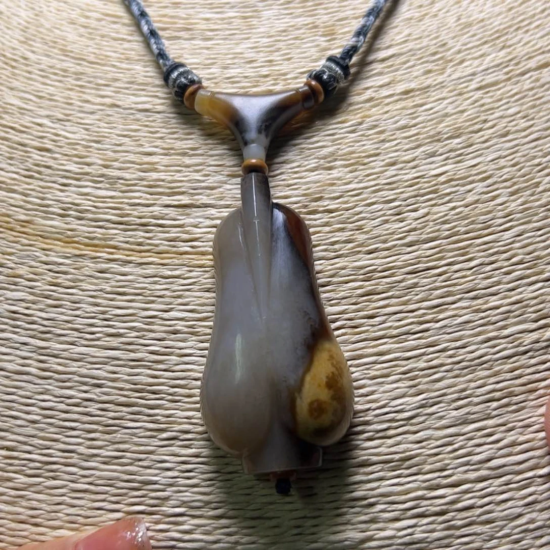 和田玉（糖玉）挂件未镶嵌阳**月