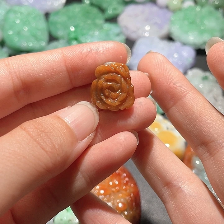 颈饰未镶嵌翡翠天