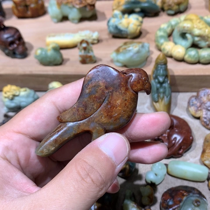 未镶嵌岫岩河磨玉（透闪石质玉）把件