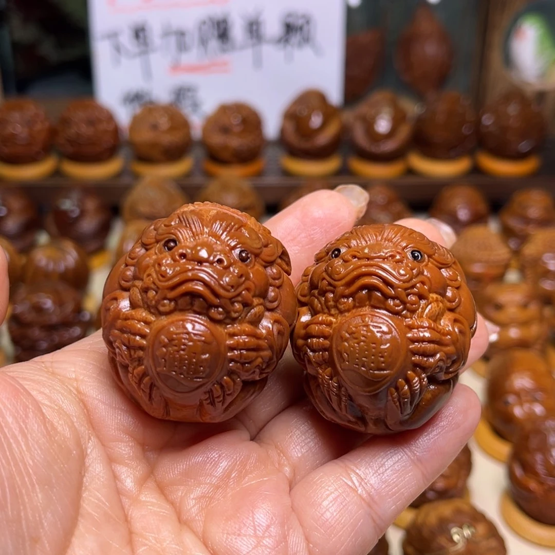 橄榄核把件时****逆抱歉貔貅一对 三点六左右尺