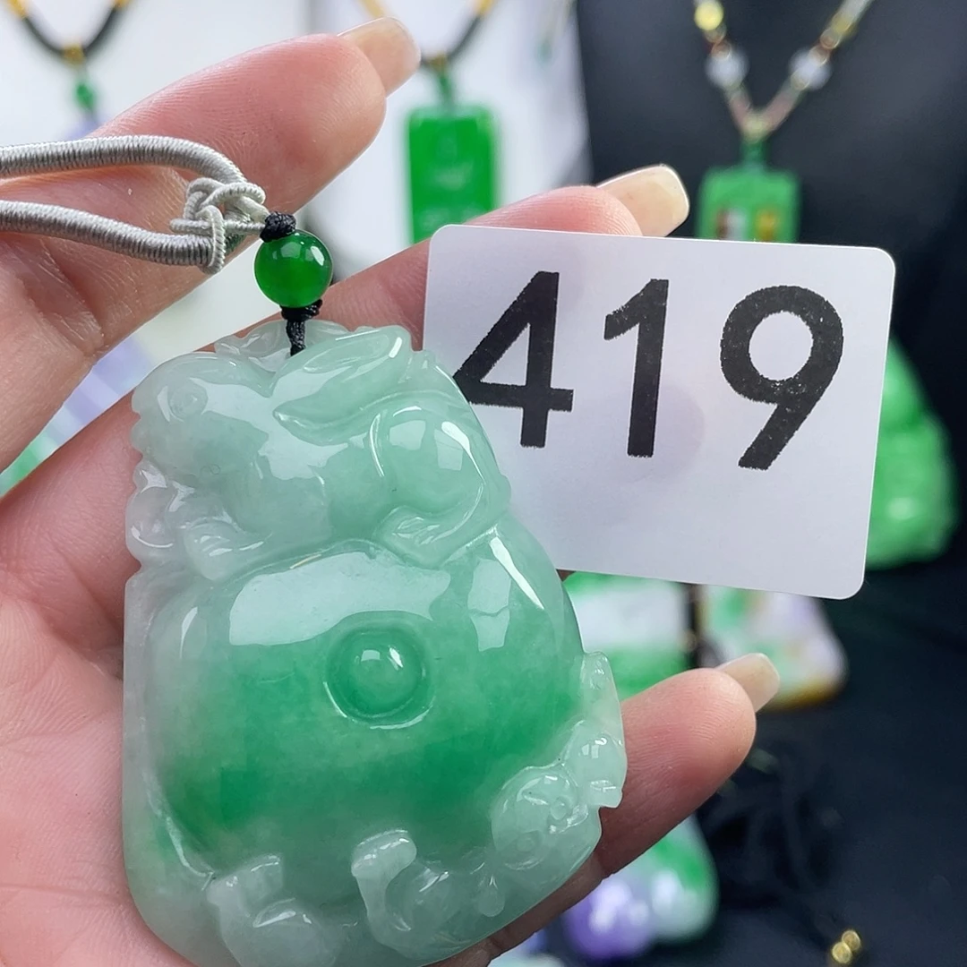 翡翠未镶嵌吊坠(赠链)