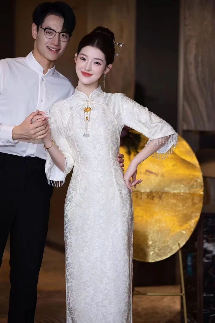 结婚订婚喜宴日常园襟新中式一字扣五分袖旗袍长袖秋冬白色领证