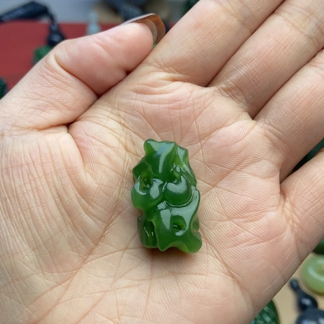 名***要和田玉未镶嵌颈饰