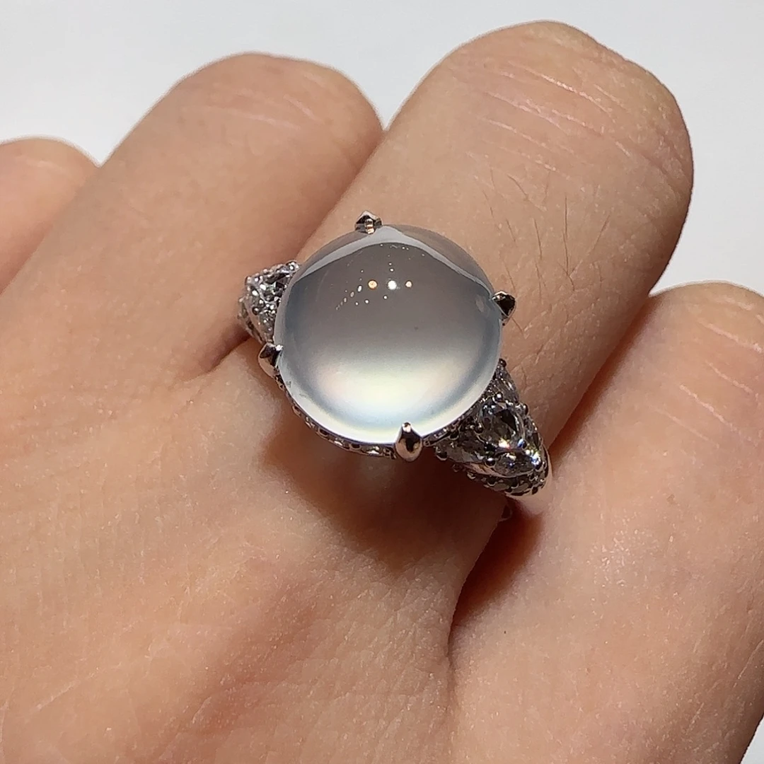 翡翠18K金镶嵌戒指蛋面