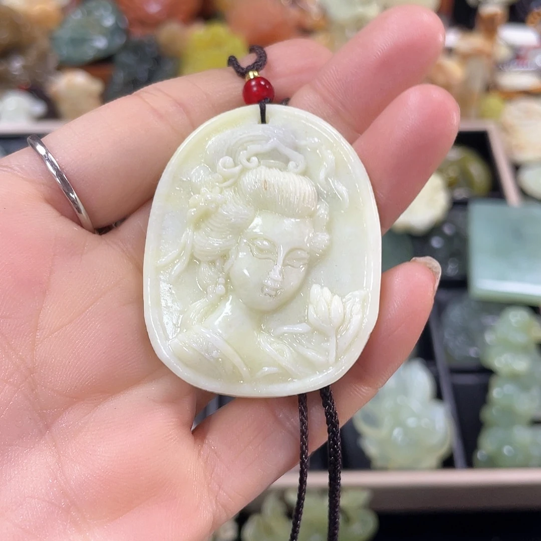 蛇纹石玉颈饰未镶嵌