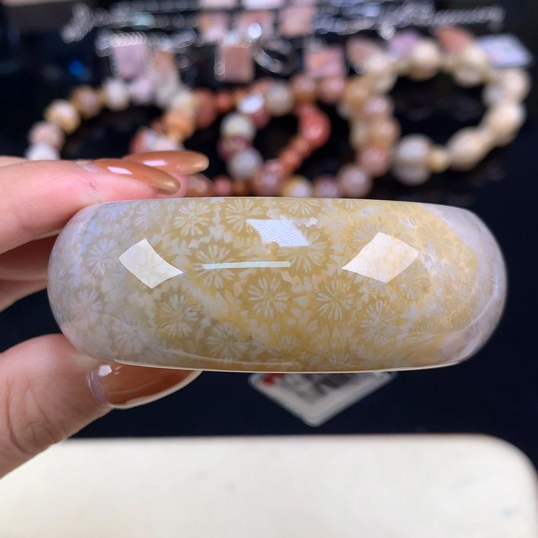 【闪购商品】颈饰未镶嵌硅化珊瑚（珊瑚玉）精美手镯55.2（35号）