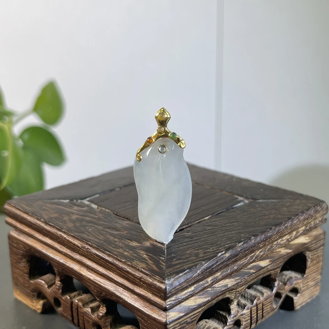 JYW02-127 天然缅甸A货翡翠 18K镶嵌金枝玉叶