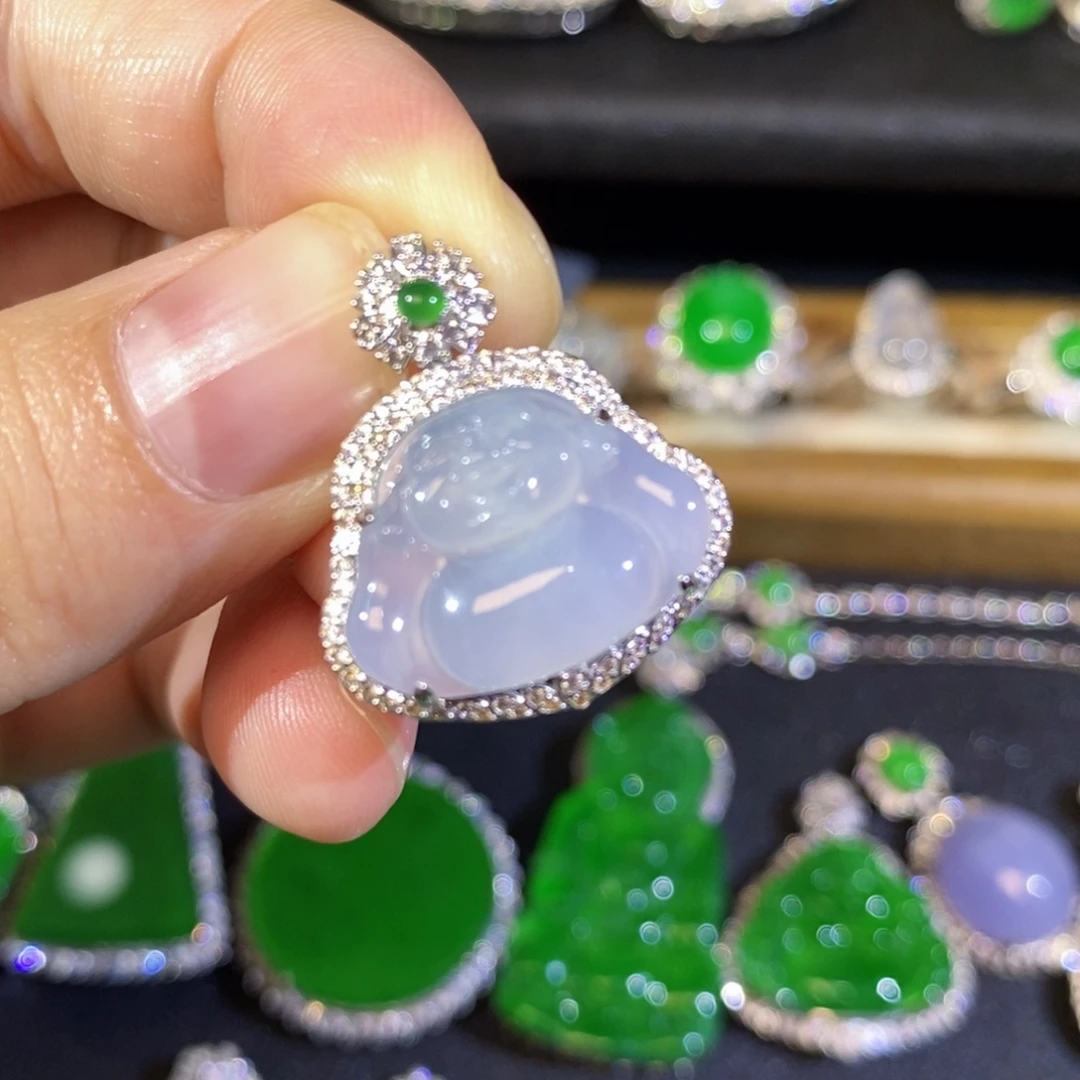 翡翠18K金镶嵌颈饰