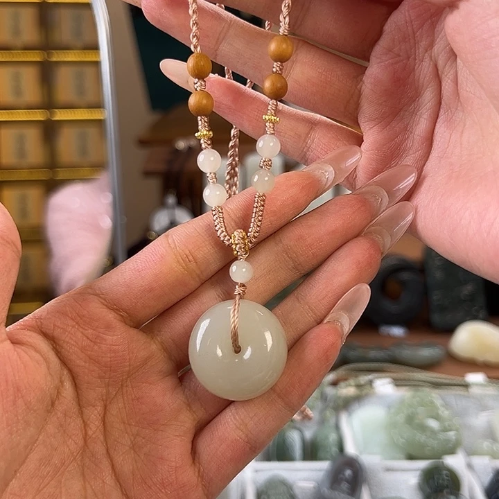 和田玉项链未镶嵌花**帝