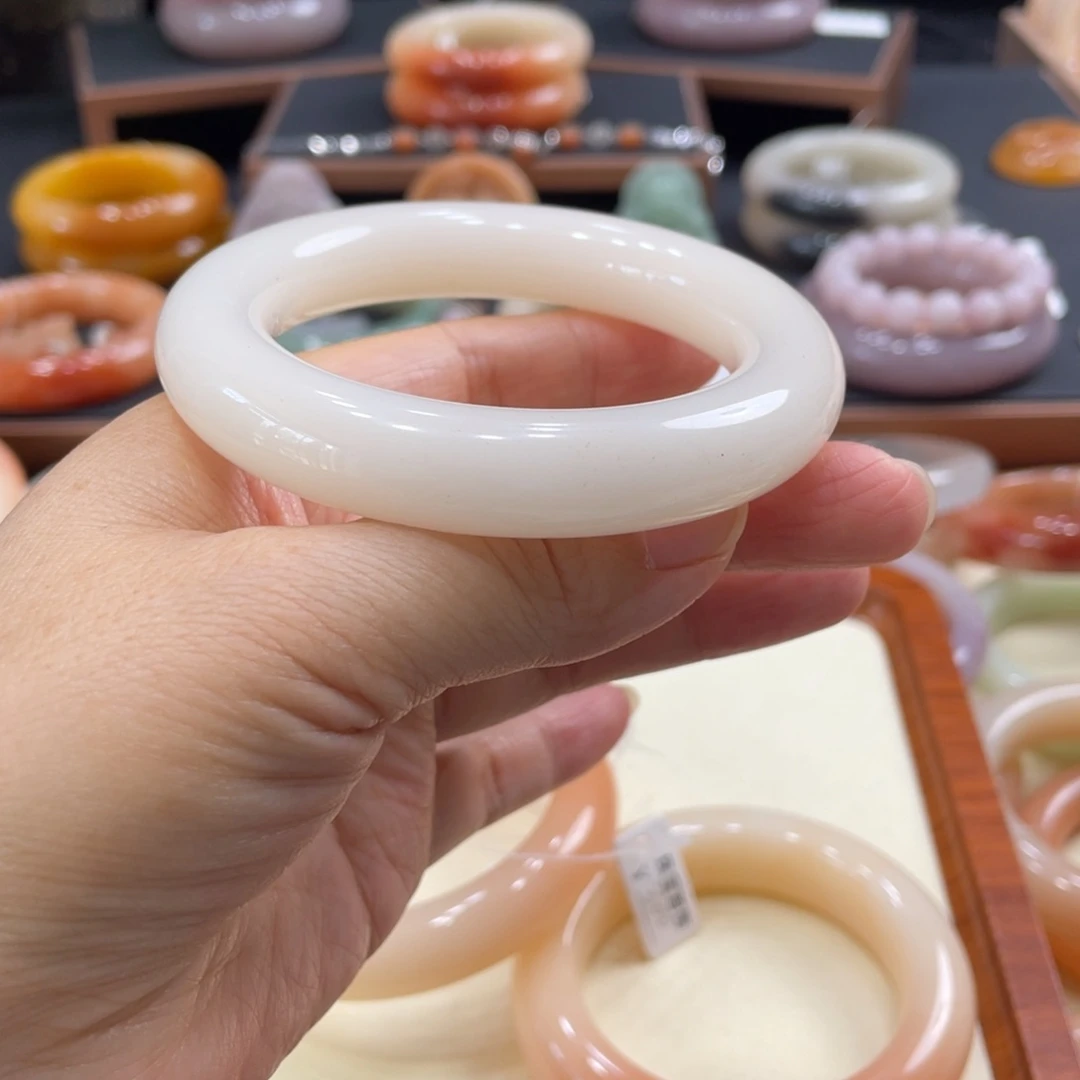 石英岩玉手镯未镶嵌