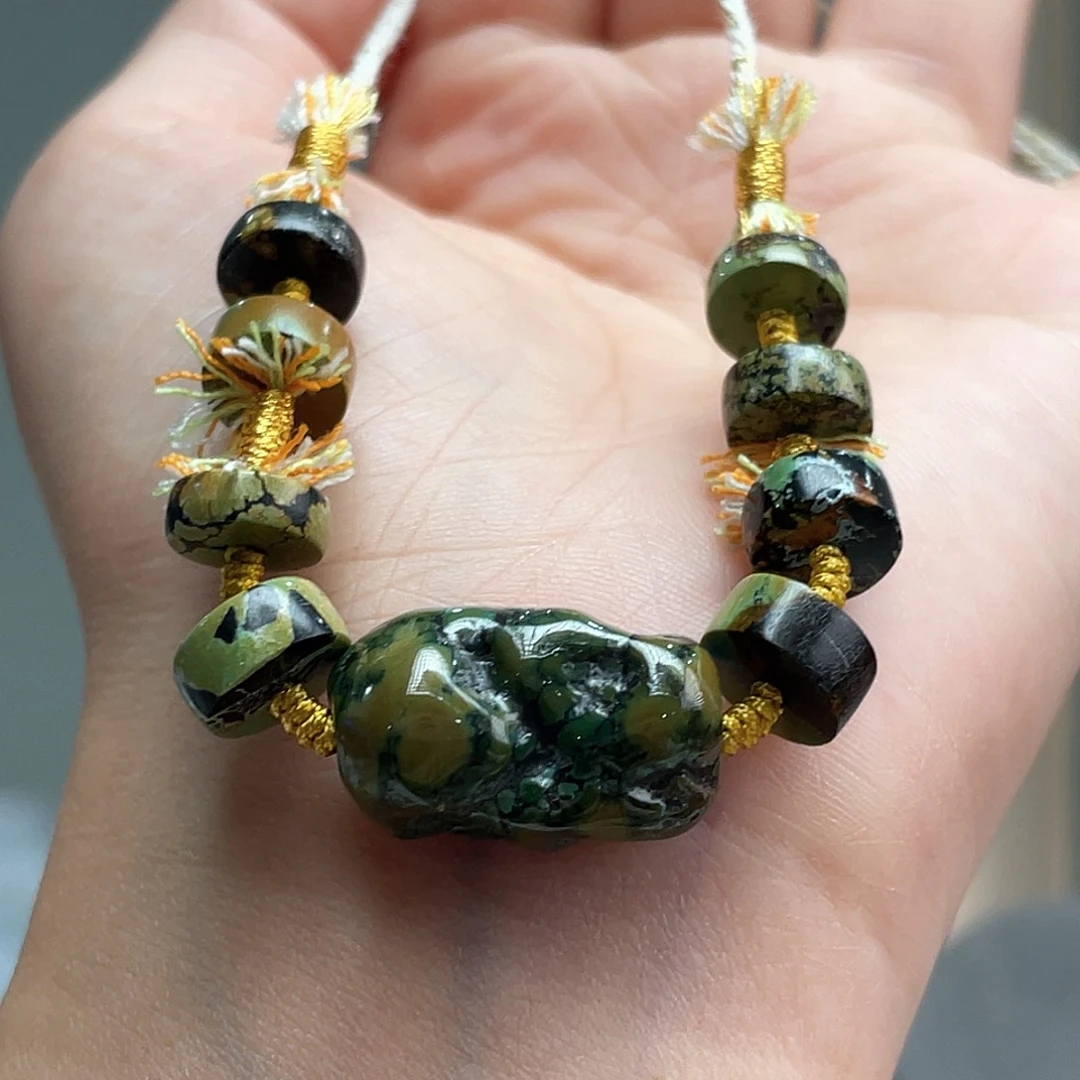 绿松石未镶嵌颈饰