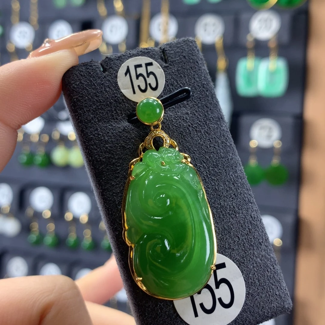 和田玉吊坠18K金镶嵌