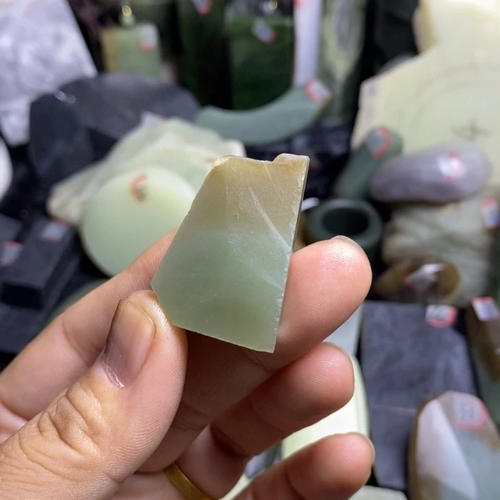 v***t和田玉未镶嵌挂件