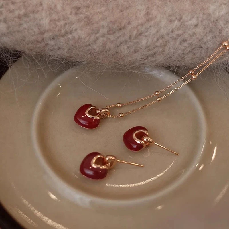 安可拉红滴油爱心项链耳钉女简约小众轻奢复古时尚百搭颈链毛衣链