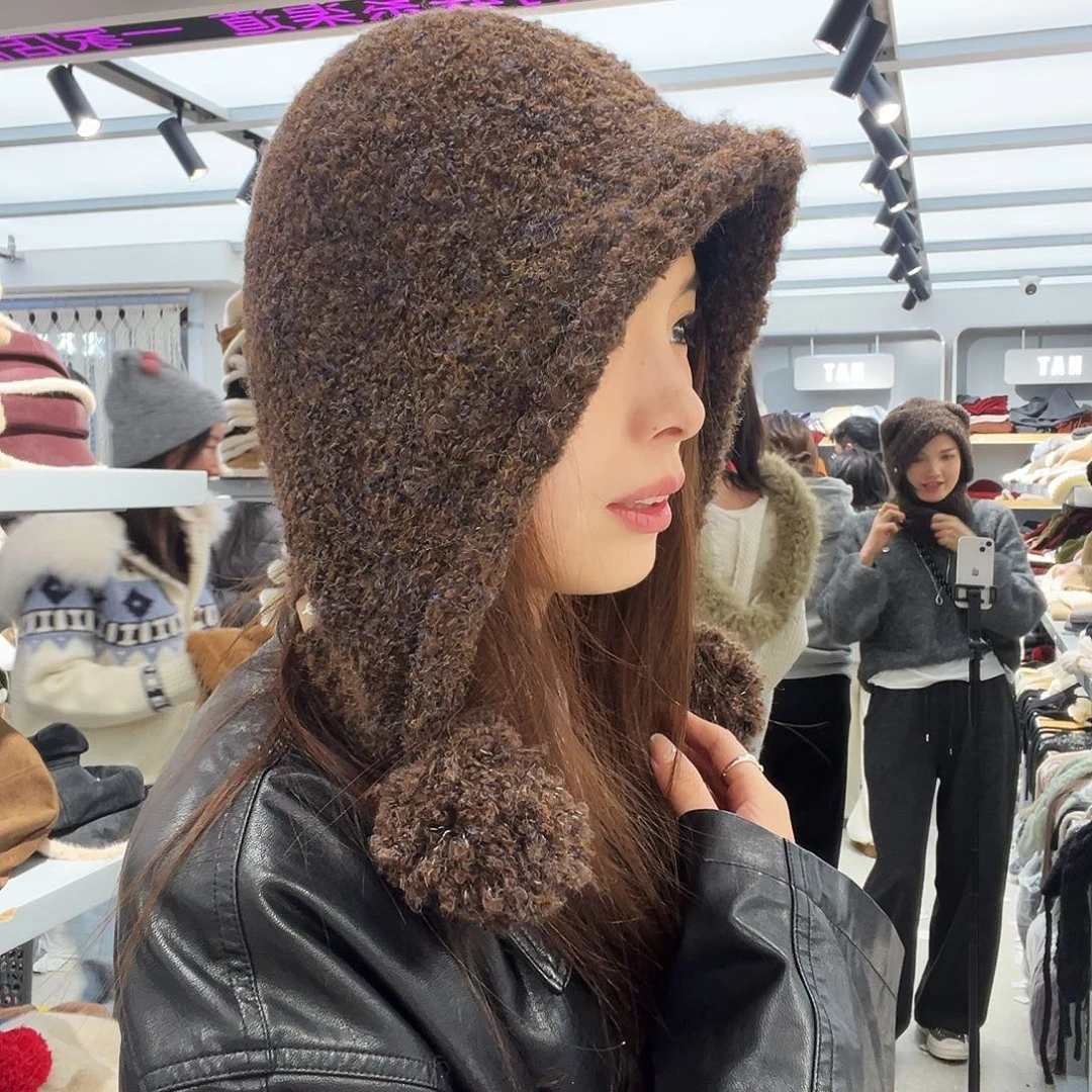 毛绒棉咖色球球帽子