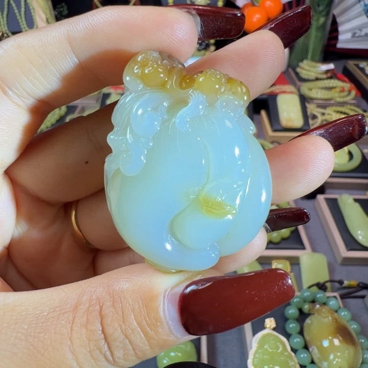 颈饰未镶嵌和田玉（糖玉）