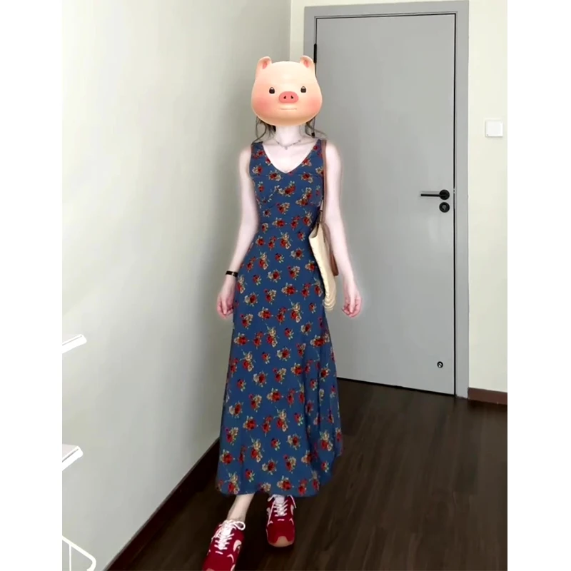 背心连衣裙女2025春夏新款法式设计感V领花朵收腰中长款无袖裙子