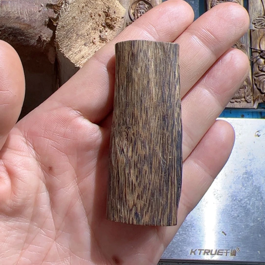 沉香吊坠y****h定制单面龙牌白棋