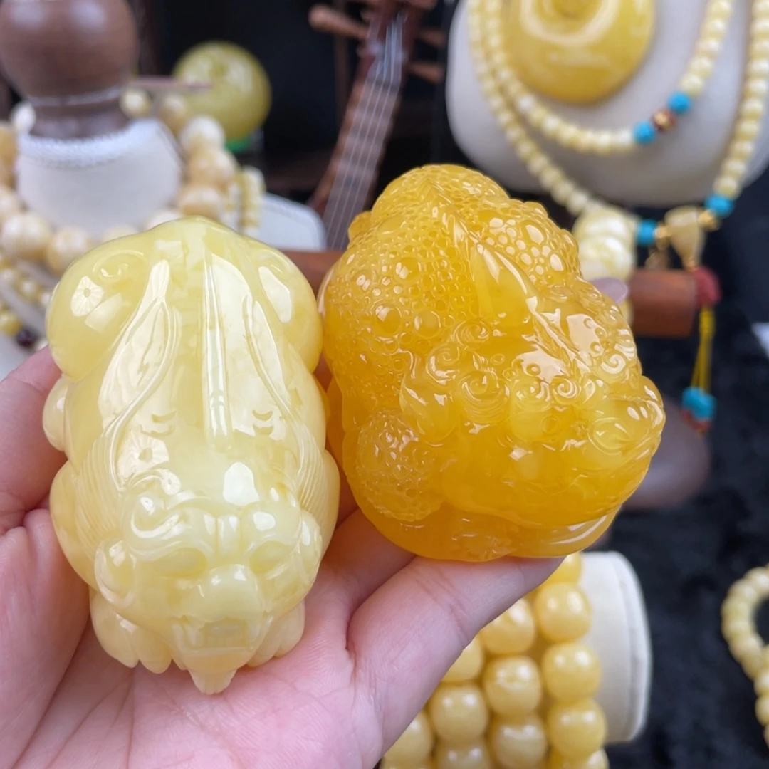 锦***斋琥珀未镶嵌裸石貔貅1金蟾1