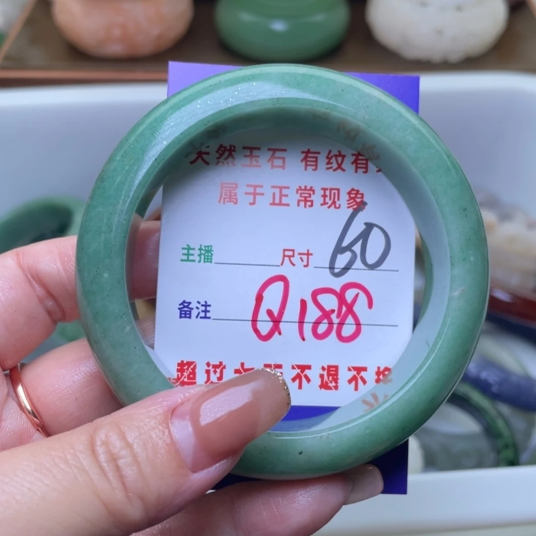 【闪购商品】未镶嵌手镯（圆镯）石英质玉