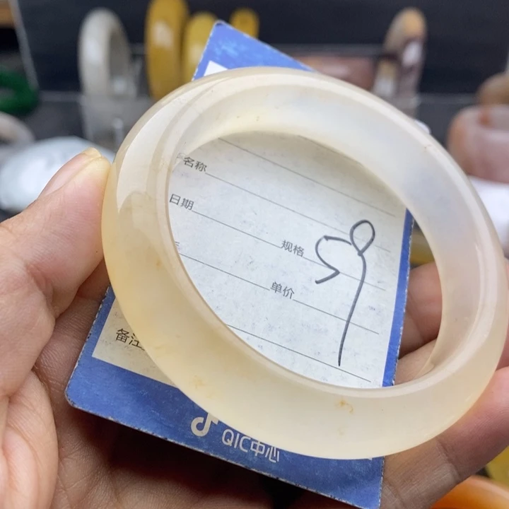 石英质玉手镯未镶嵌