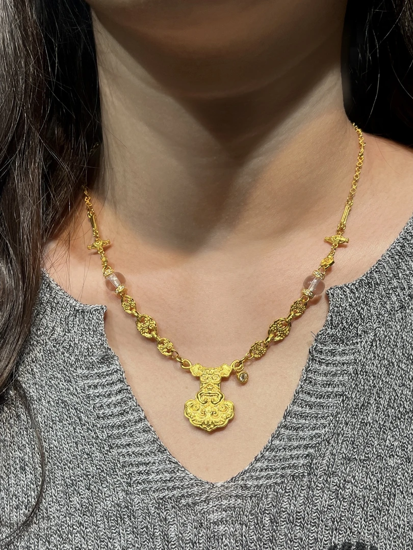 足金錾刻【云肩】吊坠10.72克