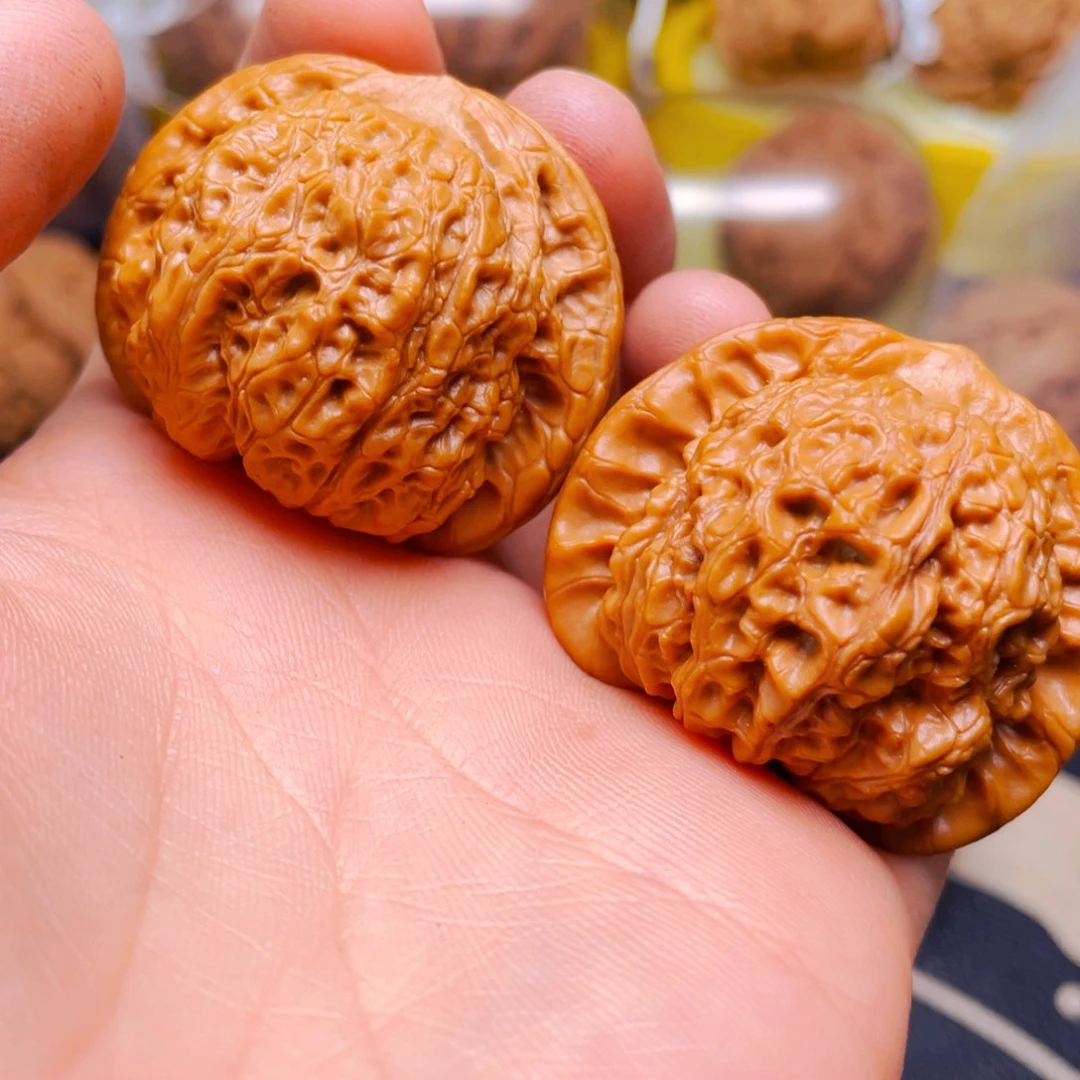 文玩核桃把件血麒麟