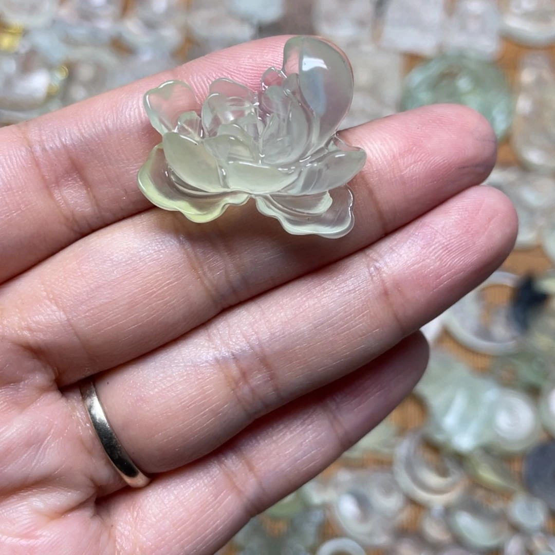 未镶嵌蛇纹石玉颈饰
