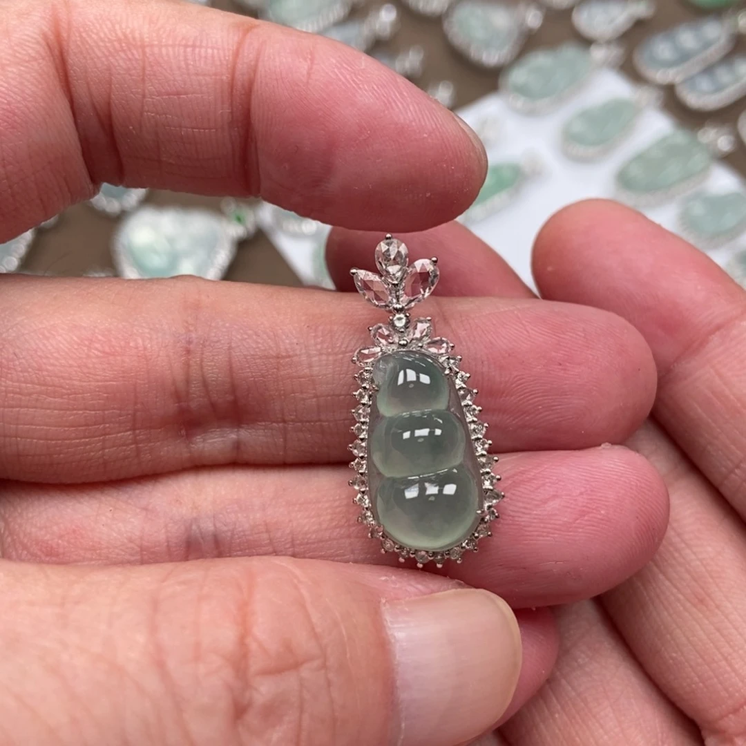 翡翠18K金镶嵌吊坠(不含链)豆子