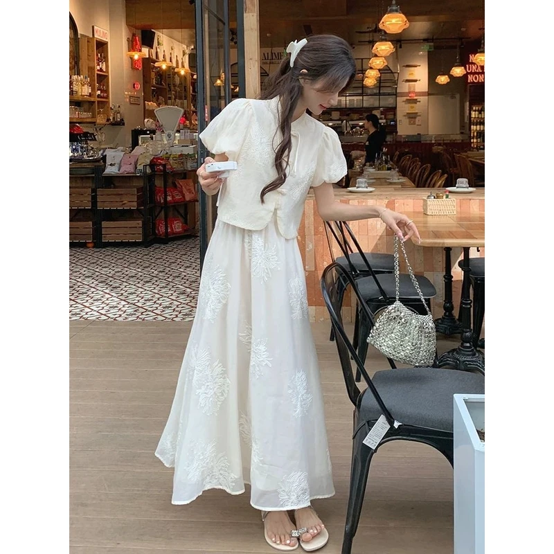 米白色气质新中式绣花套装女2025夏新款精致盘扣上衣半身裙两件套