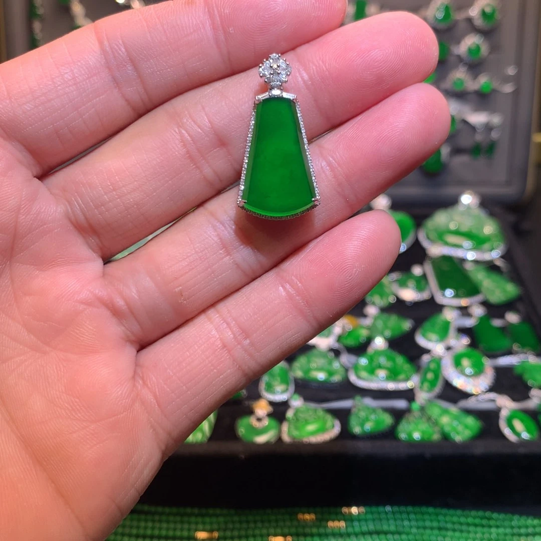 翡翠吊坠(不含链)18K金镶嵌天然翡翠