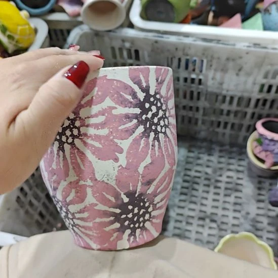 当场拍满15元发货不凑不发，花盆盆口不方不圆有针孔黑点是正常的，