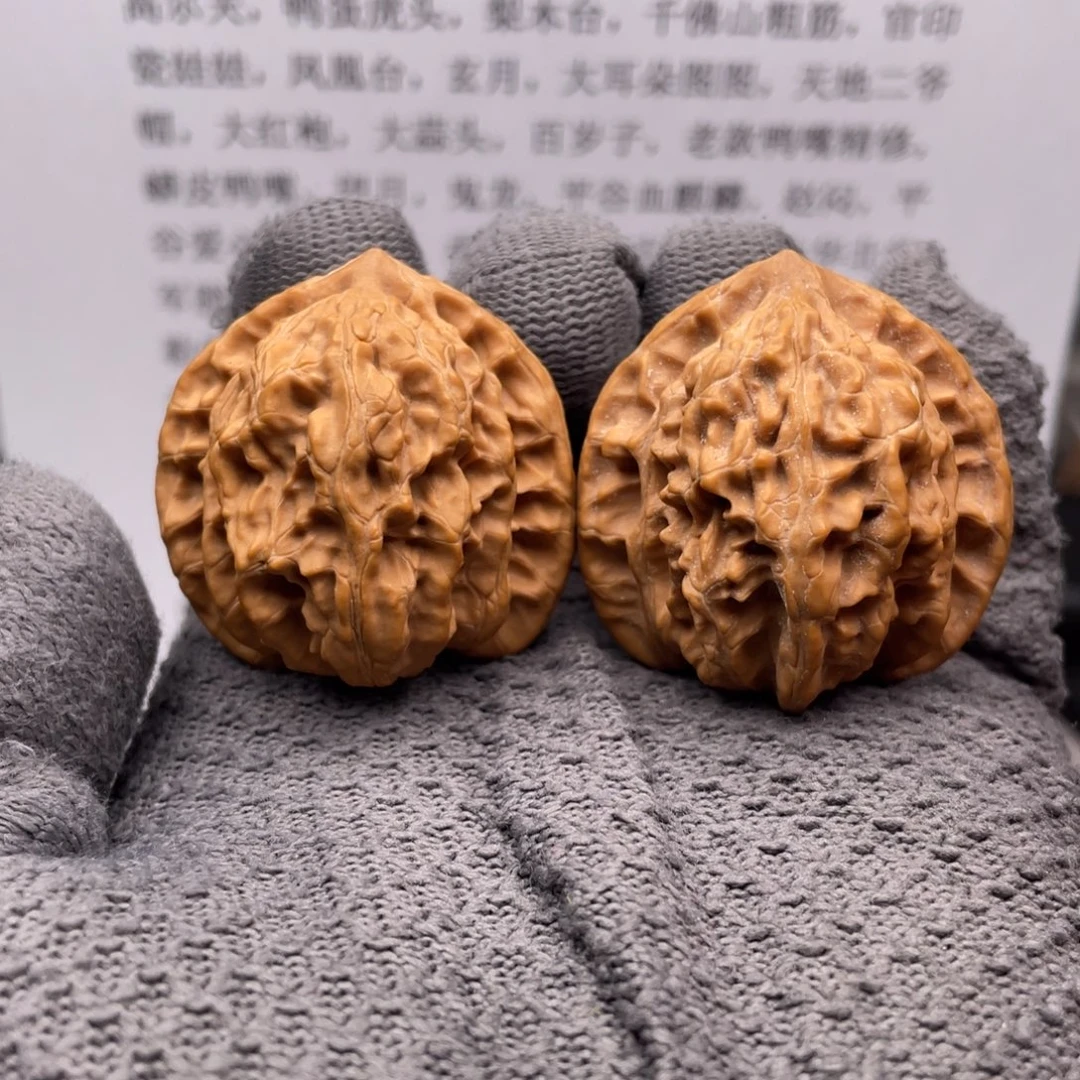 文玩核桃吊坠40盘龙虎头